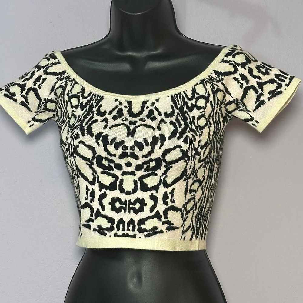 NWT $58 LUCY PARIS animal print cropped short sleeve sweater size small